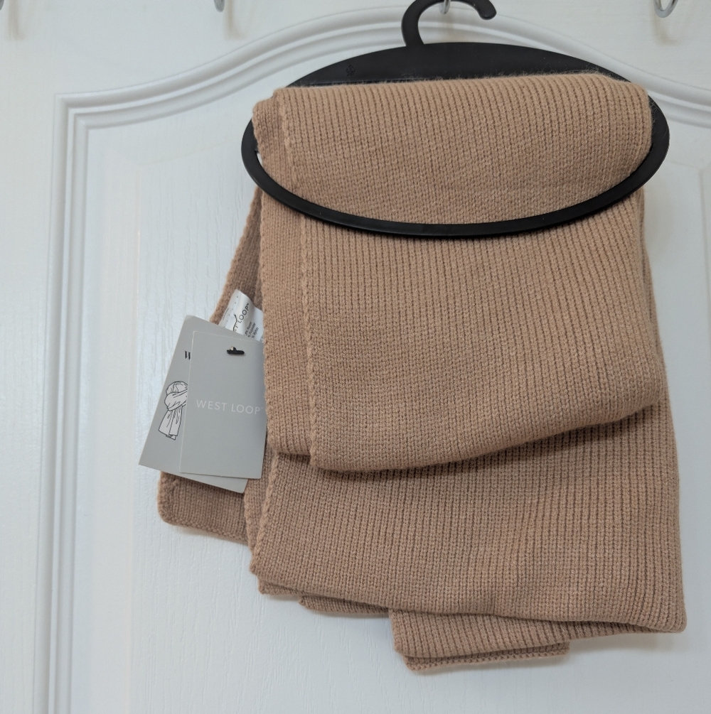 NWT West Loop Beige Knit Scarf